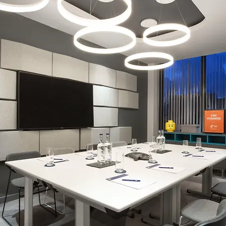 Express - & South Lakes By Ihg Hotel 3*