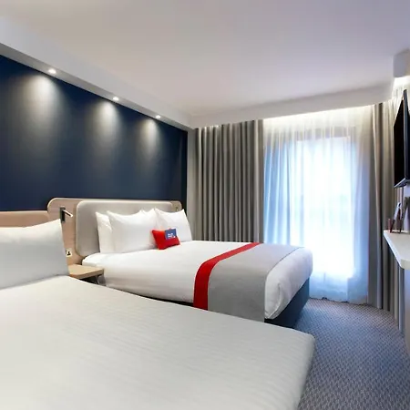 Express - & South Lakes By Ihg Hotel
