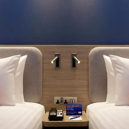 Express - & South Lakes By Ihg