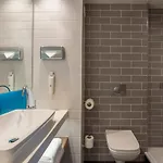 Express - & South Lakes By Ihg Hotel