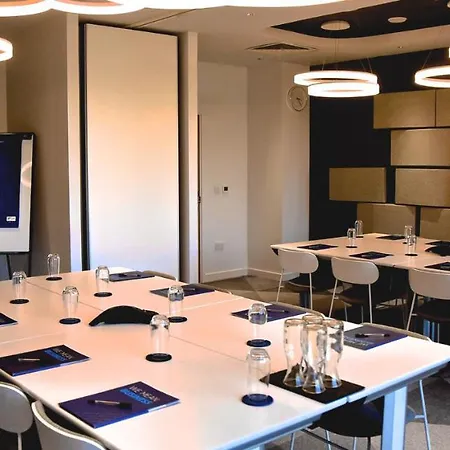 Express - & South Lakes By Ihg Hotell 3*