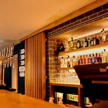 Express - & South Lakes By Ihg Hotell 3*