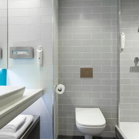 Express - & South Lakes By Ihg بارو في فرنيس