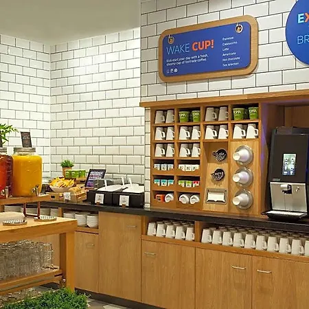 호텔 Express - & South Lakes By Ihg 3*