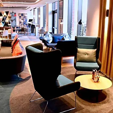 Express - & South Lakes By Ihg 호텔