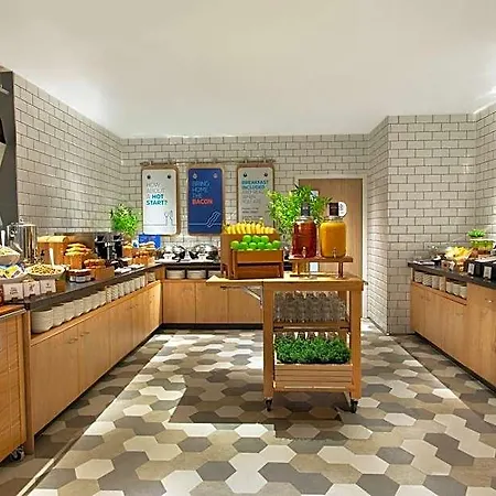 Express - & South Lakes By Ihg 호텔