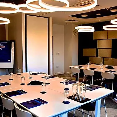 Express - & South Lakes By Ihg 호텔