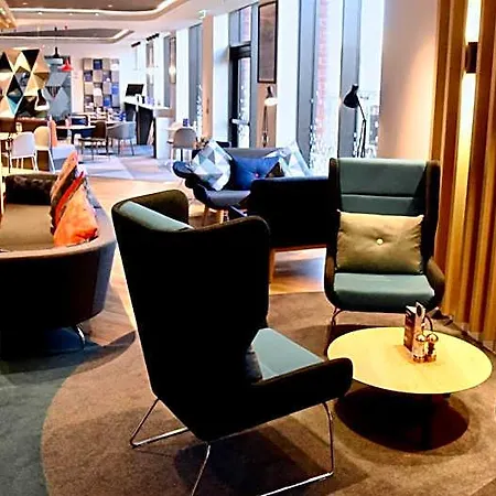 호텔 Express - & South Lakes By Ihg 3*