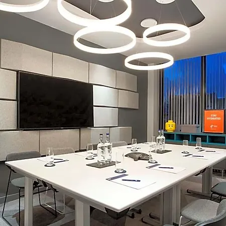 호텔 Express - & South Lakes By Ihg 3*