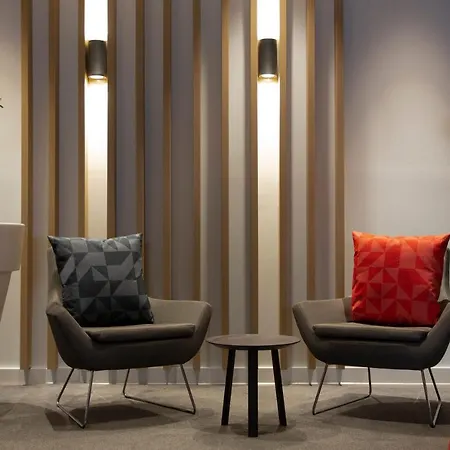 Express - & South Lakes By Ihg 3*