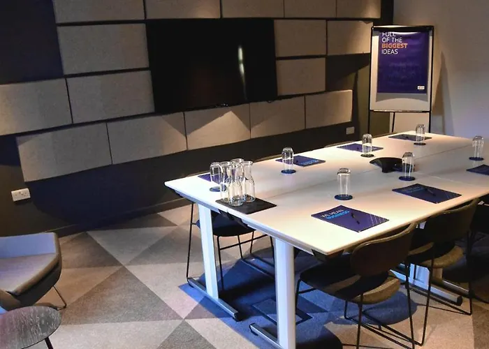 Express - & South Lakes By Ihg بارو في فرنيس