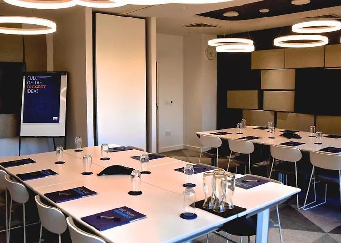 Express - & South Lakes By Ihg فندق 3*