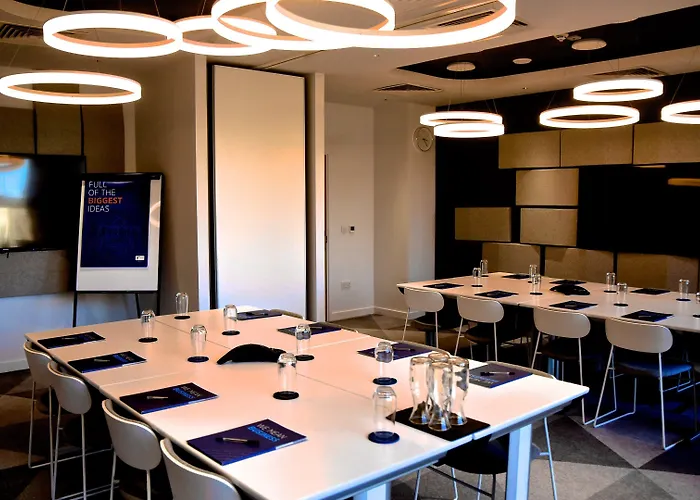 Express - & South Lakes By Ihg فندق