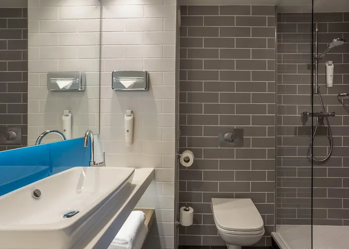 Express - & South Lakes By Ihg بارو في فرنيس