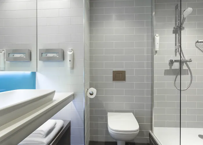 Express - & South Lakes By Ihg فندق 3*