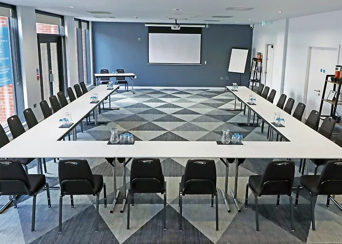 Express - & South Lakes By Ihg بارو في فرنيس