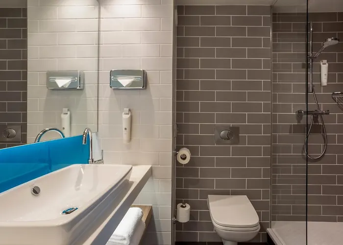 Express - & South Lakes By Ihg فندق