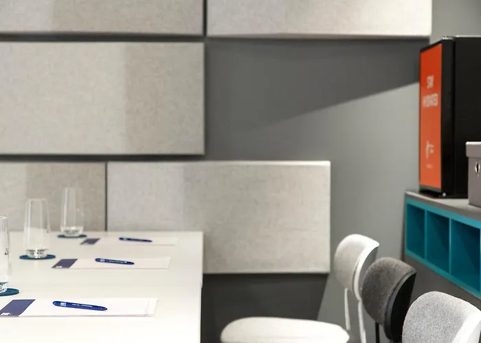 فندق Express - & South Lakes By Ihg 3*