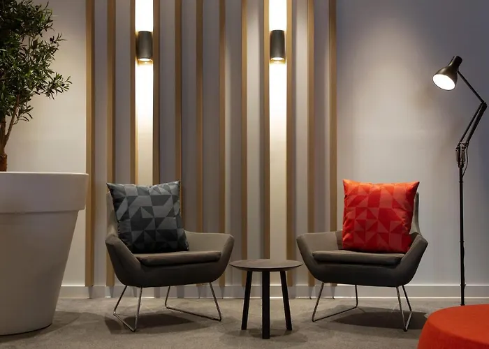 Express - & South Lakes By Ihg 3*